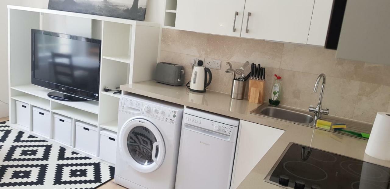 Luxury One Bed Apartment Next To Hyde Park 런던 외부 사진